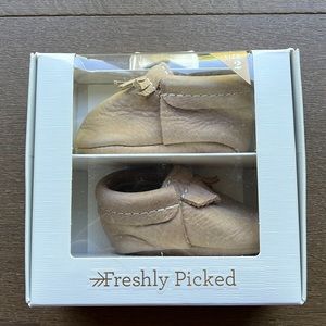 Freshly Picked Size 2 city moccasins weathered brown